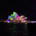 Setelah buka puasa kami jalan-jalan di Circular Quay untuk nonton vivid Sydney.Damai sekali rasanya hidup tanpa berita pertengkaran dan jauh dari ujaran keben