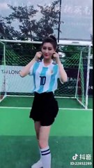 【Tik Tok】Mùa World Cup "nóng" cùng những cô nàng yêu bóng đá
