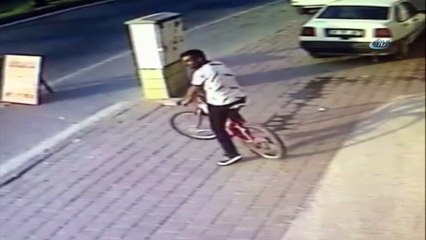 Otomobilden telefon ve cüzdan çalan hırsız yakalandı