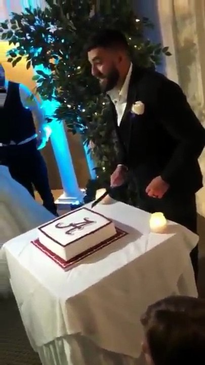 Un gâteau de mariage aux couleurs de sa Fac...avec une surprise à l’intérieur
