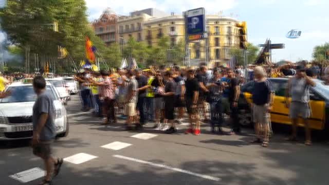 İspanya'da Taksiciler Uber'e Karşı Grevde