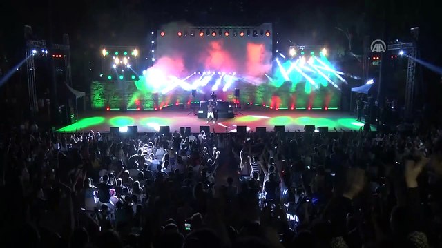 Fransız şarkıcı Willy William Kartaca Festivali'nde sahne aldı - TUNUS