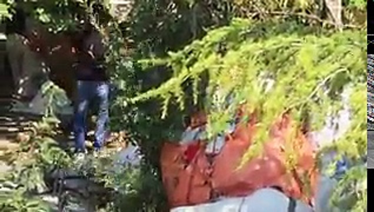Ankara'da gecekonduları yıkmak için gelen yıkım ekiplerine mahalleli tepki gösterdi