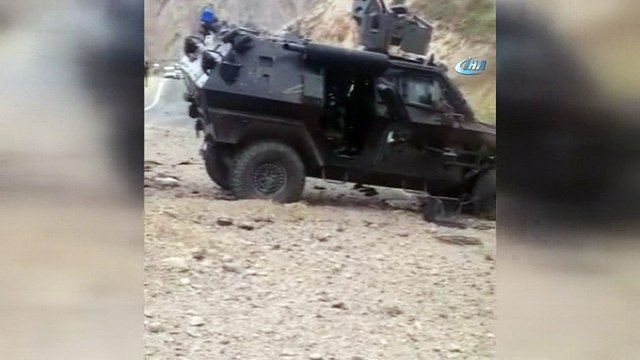 Polis aracının geçişi sırasında patlama