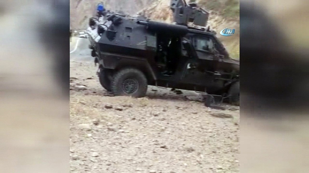 Polis aracının geçişi sırasında patlama