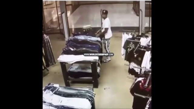 Sa technique pour voler des vetements est incroyable