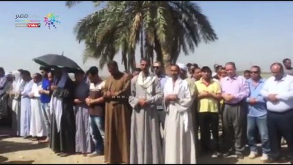 شيع الآلاف من  أهالي قرية  شكشوك بمركز ابشواى بالفيوم صباح اليوم الخميس جثامين 4 من أبنائها لقوا مصرعهم  في تصادم ميكروباص مع أتوبيس بأسوان  في الساعات الأولى من صباح اليوم الأربعاء