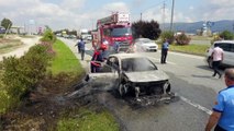 Bursa'da seyir hâlindeki otomobil alev alev yanarak küle döndü