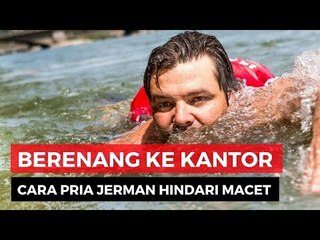 Pria Ini Berenang ke Kantor Setiap Hari