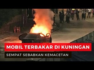 Mobil Sedan Terbakar di Kuningan, Lalu Lintas Macet Parah