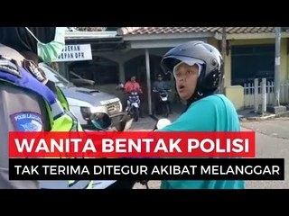 Tak Terima Ditegur karena Melewati Marka Jalan, Wanita Ini Memaki Polisi