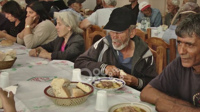 Ora News - Mitropoliti i Korçës feston 20 vjetorin e fronëzimit me të varfërit