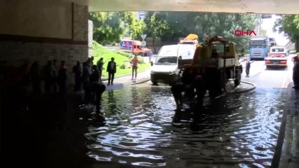 İstanbul İncirli Alt Geçidi Su Birikintisi Nedeniyle Kapandı-1