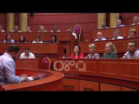 Ora News - Teatri sjell debat tek këshilli bashkiak, opozita largohet nga mbledhja