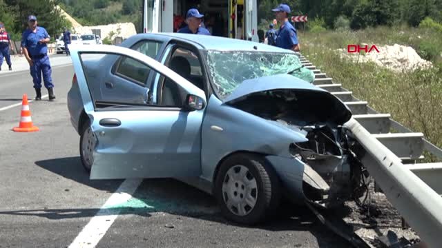 Bolu Lastiği Patlayıp Karşı Yöne Geçen Otomobil Kamyonla Çarpıştı 1 Ölü Hd