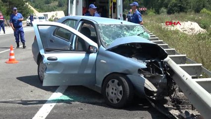 Bolu Lastiği Patlayıp Karşı Yöne Geçen Otomobil Kamyonla Çarpıştı 1 Ölü Hd