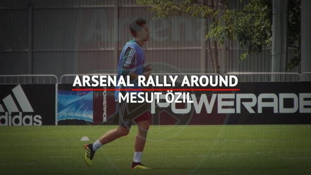 Arsenal rally around Mesut Ozil
