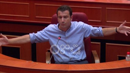 Ora News - Teatri sjell debat tek këshilli bashkiak, opozita largohet nga mbledhja