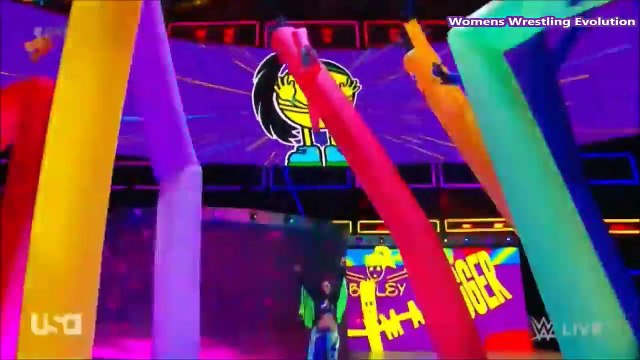 WWE RAW 13/11/17 Mickie James vs Dana Brooke vs Bayley (Qualifying Match) + Alexa Bliss