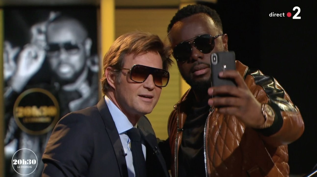 Maître Gims prend un selfie avec Laurent Delahousse - ZAPPING PEOPLE BEST OF DU 13/08/2018