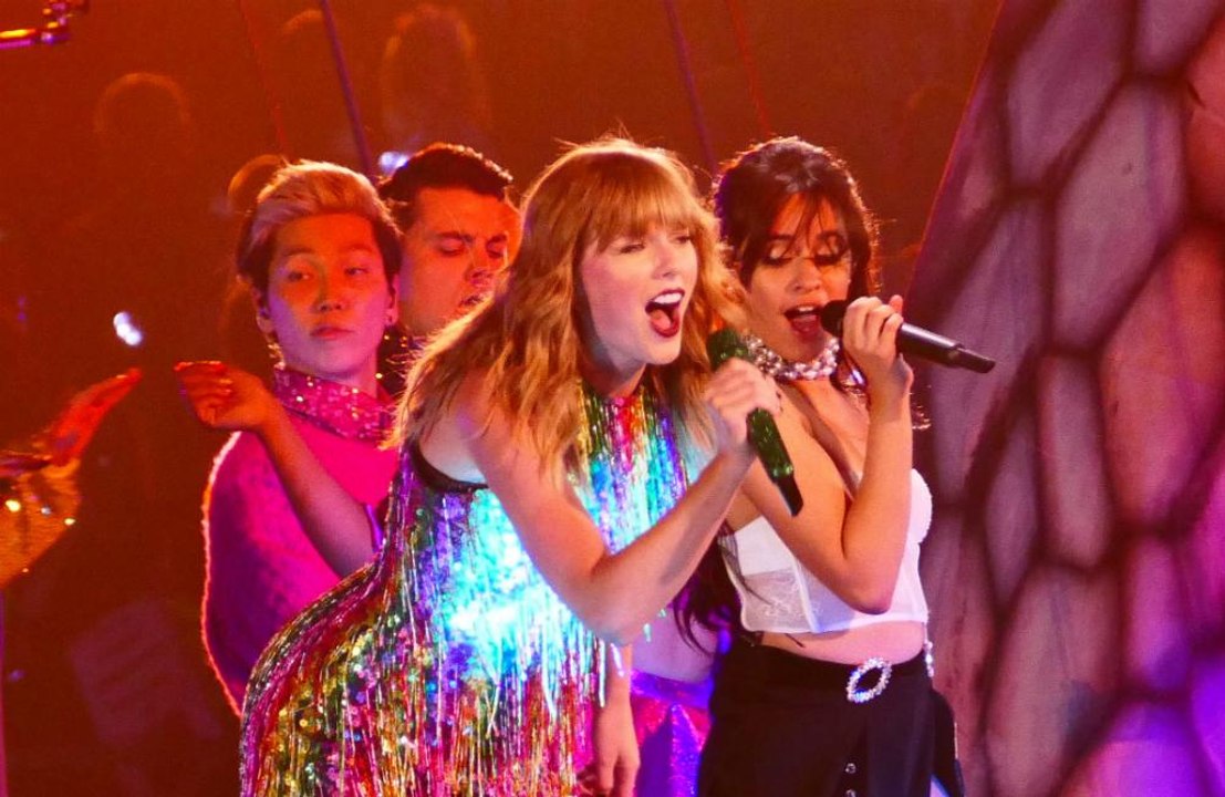 Camila Cabello parle de mecs avec Taylor Swift