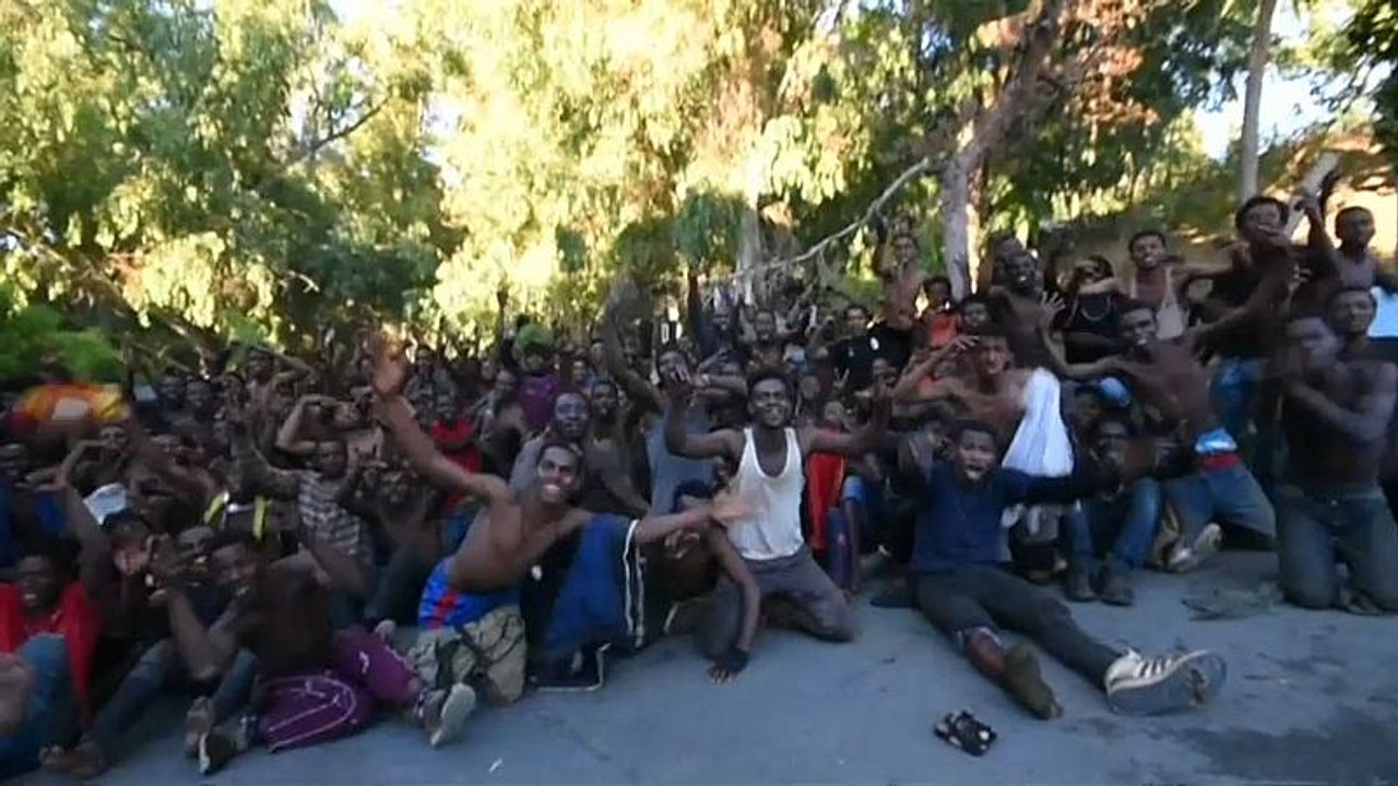 Hunderte Migranten stürmen gewaltsam in spanische Nordafrika-Exklave Ceuta