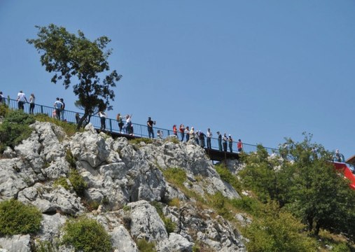 Selfie Çekmek İçin Hayatlarını Tehlikeye Attılar