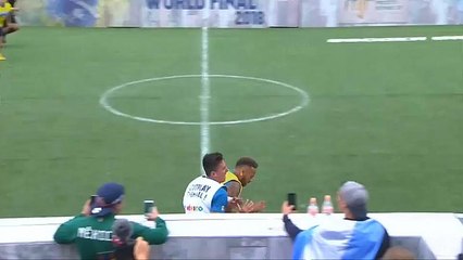 شاهد: لاعب مراهق يثير حنق نيمار ويدفعه لتغيير تمثيلياته