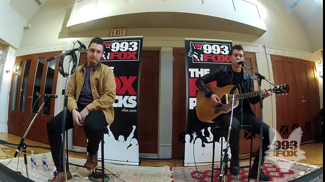 Arctic Monkeys - I Wanna Be Yours (Fox Uninvited Guest) ( 480 X 854 )