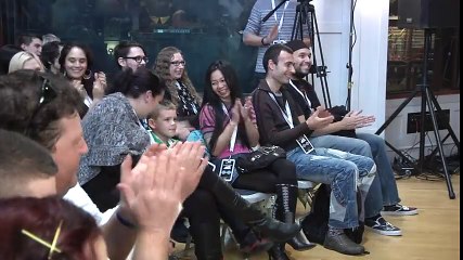 Arctic Monkeys - Do I Wanna Know_ (Fox Uninvited Guest) ( 480 X 854 )