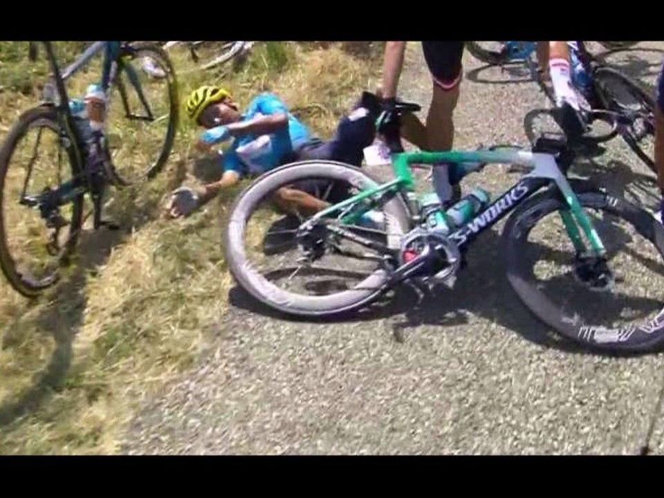 fuerte caida de nairo quintana tour de france etapa 18
