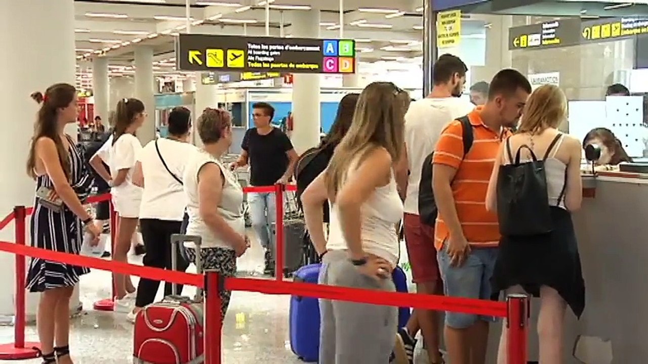 Noticia | Segunda jornada de huelga de los tripulantes de cabina de Ryanair 26/7/2018