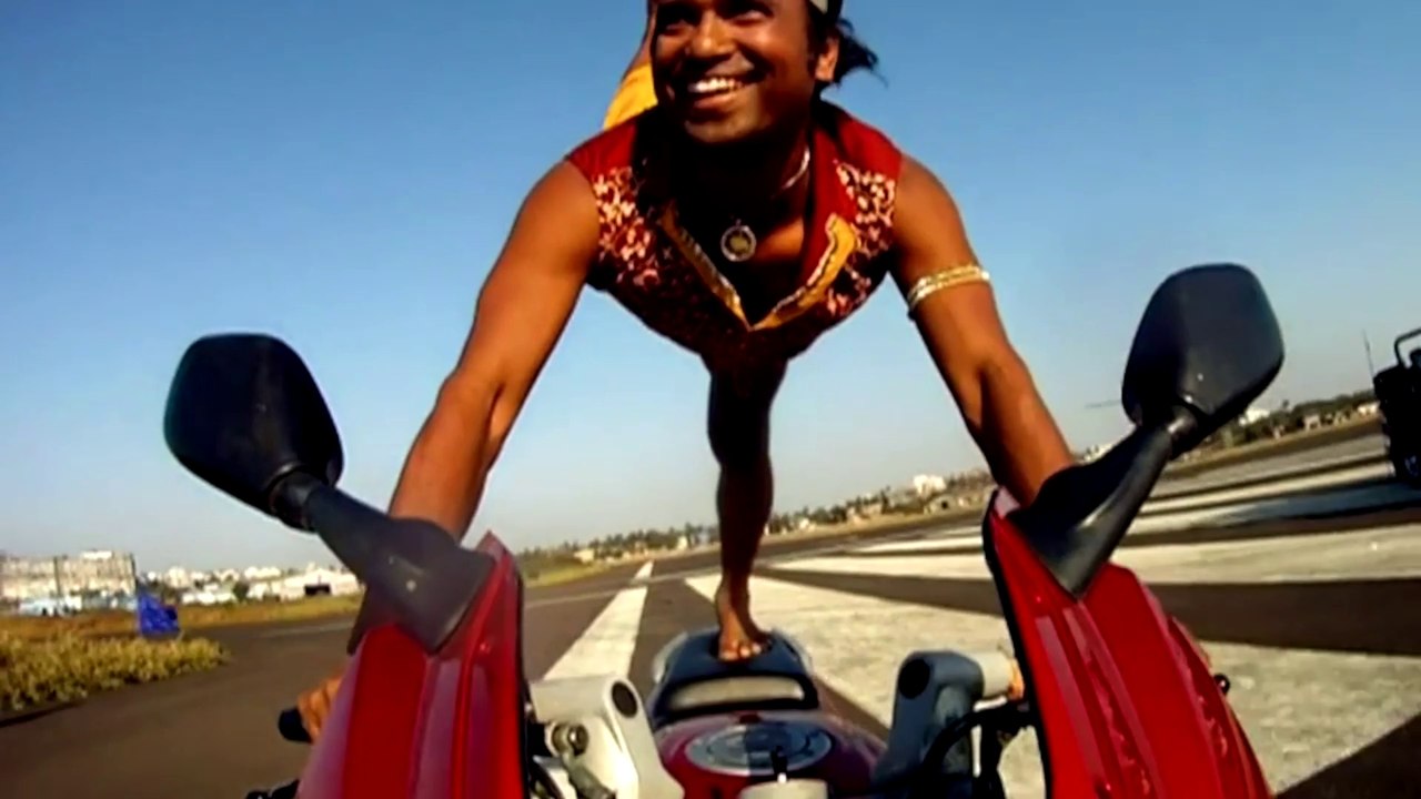 Yoga tricks on a Motocycle .حركات اليوغة فوق دراجة نارية