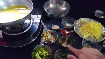 Aloo Bhakarwadi Recipe in Hindi - आलू की बाकरबड़ी