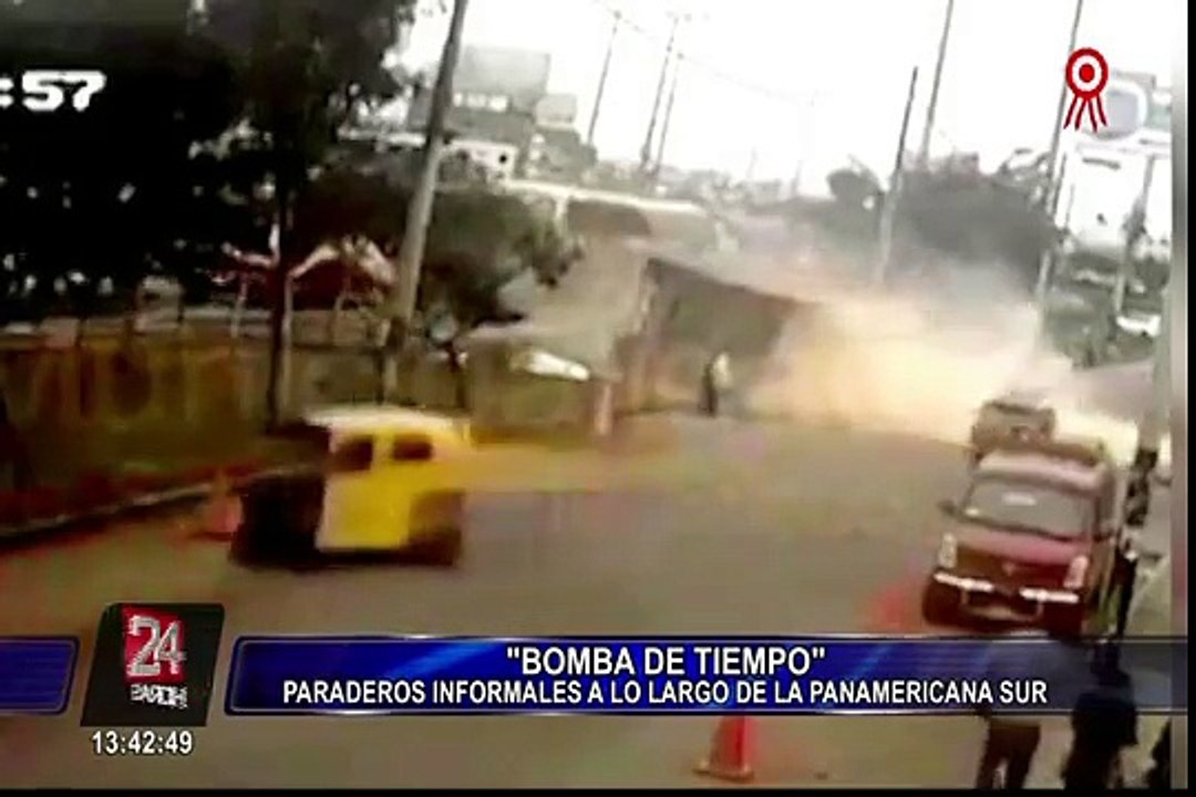 Paraderos informales en la Panamericana Sur son un peligro constante para peatones