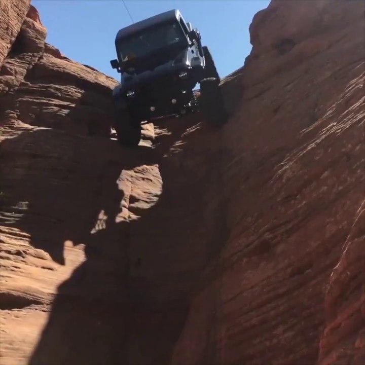 Descente vertigineuse en 4x4... Dingue