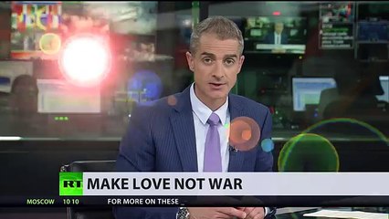 ‘Juncker is a surrender monkey’ – Max Keiser on EU commissioner meeting with Tru