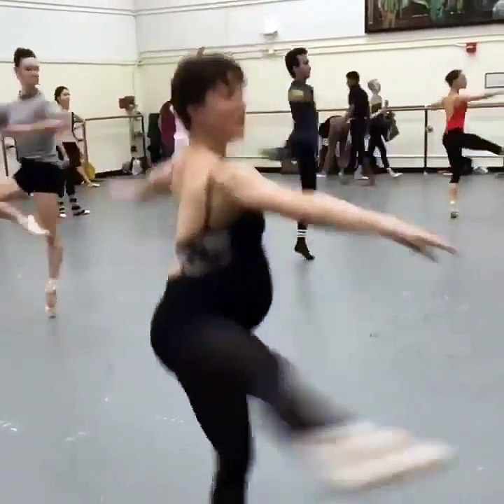 37 weeks pregnant ballerina in ballet class