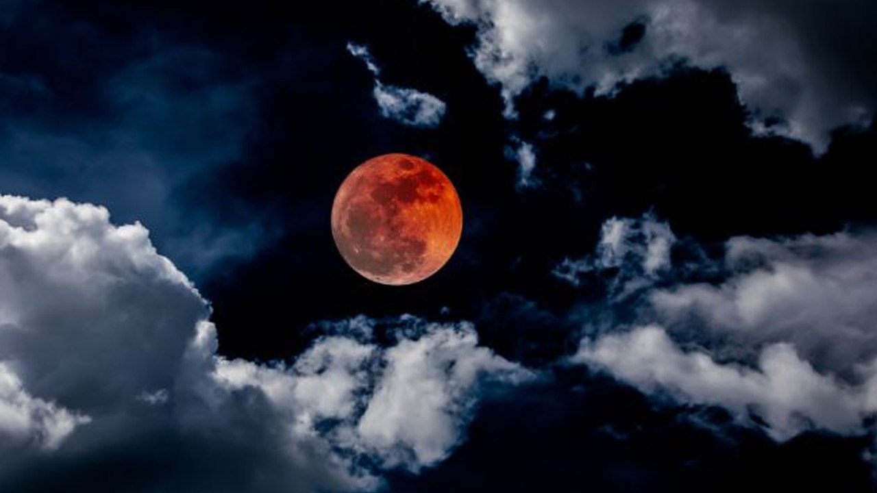 இன்று தோன்றுகிறது இந்த நூற்றாண்டின் பெரிய சந்திர கிரகணம்- வீடியோ