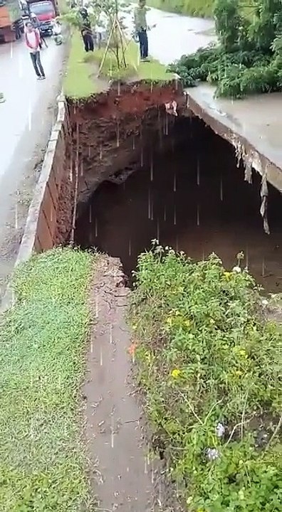 horror pit deep death under the road