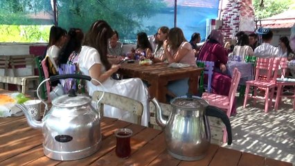 Isparta gülü ve lavantası 14 farklı ülke vatandaşı öğrenciye aynı anda tanıtıldı