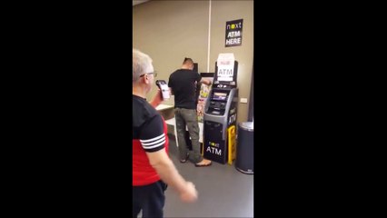 Cet homme nous dévoile les risques de posséder une carte de crédit sans contact