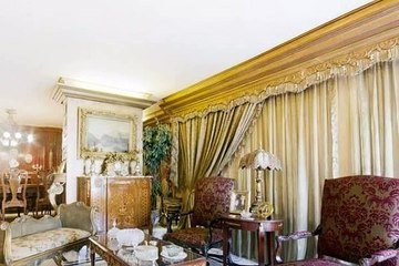 شقة للبيع بفرش كامل – الدقى – ش مصدق