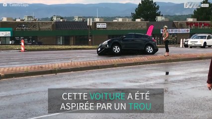 Un énorme trou avale des voitures dans le Colorado