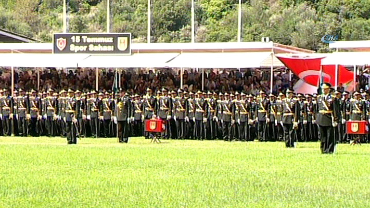 TBMM Başkanı Binali Yıldırım'dan genç teğmenlere FETÖ öğüdü:“Kutsal ve mukaddes değerlimizi, inançlarımızı kullanarak ülkemize ve milletimize zarar vermeye çalışan dış mihrakların maşalarını asla aranıza sokmayın, onları aranızda yaşatmay