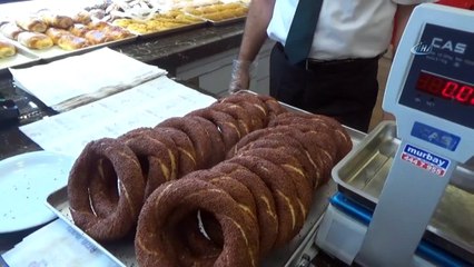 Susam fiyatlarındaki artışa tepki gösteren simitçiler susamsız simit üretecek