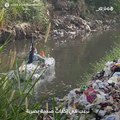 إخوة يمارسون رياضة الكاياك في النهر الأكثر تلوثا في العالم