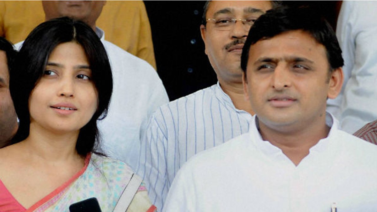 Akhilesh Yadav अब अपनी Wife Dimple Yadav के  बंगले में रहेंगे | वनइंडिया हिंदी