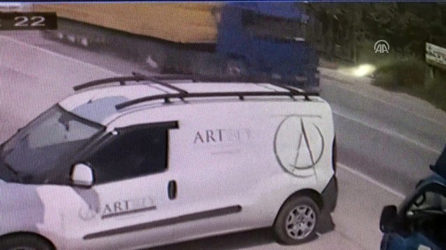 Trafik kazası: 1 ölü, 17 yaralı - Güvenlik kamerası - SAKARYA