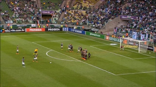 لقطة: الدوري البرازيلي: هنريكي نجمُ بالميراس يصعق أتلتيكو مينيرو بركلة حرّة خاطفة للأنفاس